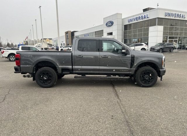 
								New 2023 Ford Super Duty F-350 SRW LARIAT CREW CAB 4WD W/ BLACK APPEARANCE PKG, LARIAT ULTIMATE PKG, FX4 PKG AND TWIN PANEL MOONROOF full									