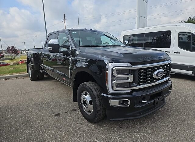 
								New 2024 Ford Super Duty F-350 DRW Platinum full									