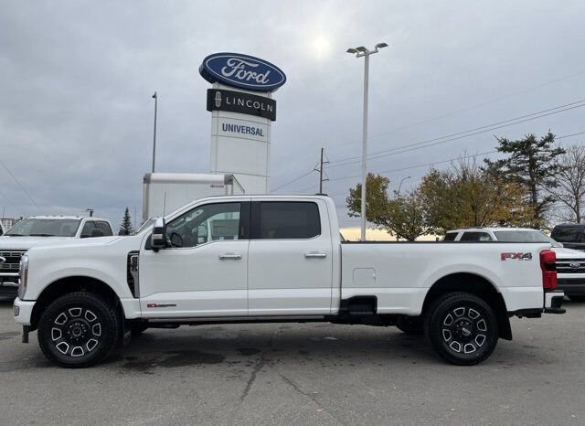 
								New 2024 Ford Super Duty F-350 SRW Platinum full									