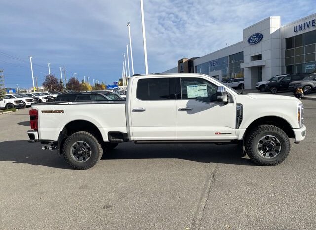 
								New 2024 Ford Super Duty F-350 SRW Platinum full									