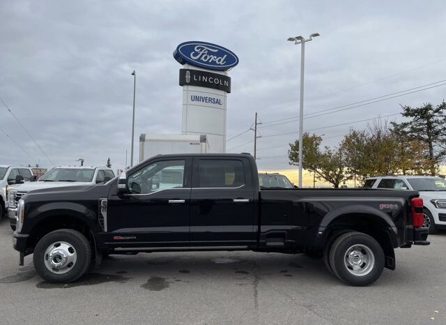 
								New 2024 Ford Super Duty F-350 DRW Platinum full									