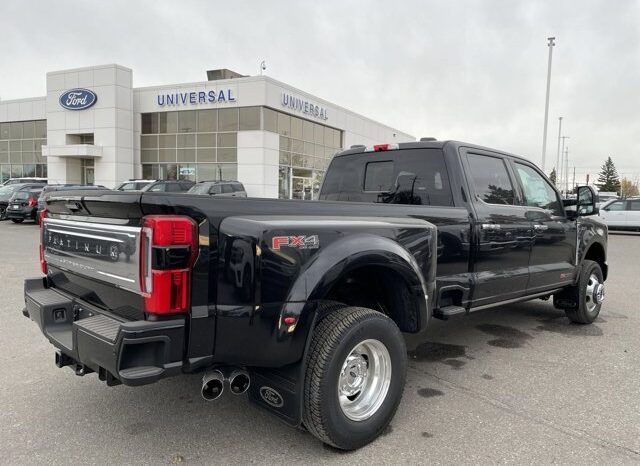 
								New 2024 Ford Super Duty F-350 DRW Platinum full									