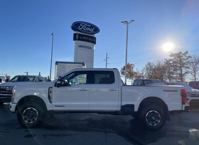 
								New 2024 Ford Super Duty F-350 SRW Platinum full									