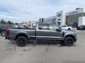 New 2024 Ford Super Duty F-350 SRW LARIAT CREW 4WD W/BLACK APPEARANCE PKG, MOONROOF, 5TH WHEEL PREP PKG, AND ULTIMATE PKG