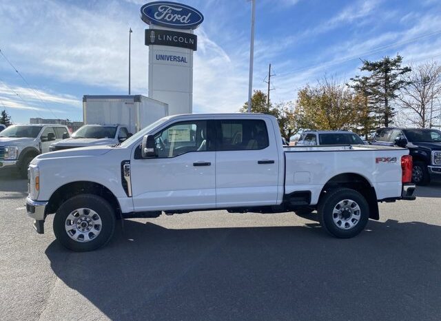 
								New 2024 Ford Super Duty F-350 SRW XLT full									