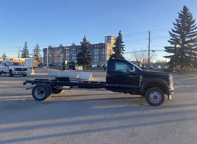 
								New 2024 Ford Super Duty F-550 DRW XL SUPERCREW 4WD CHASSIS W/SPARE TIRE & WHEEL, DUAL ALTERNATORS/BATTERIES, BACKUP CAM, & CHROME PKG full									