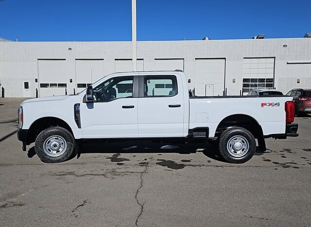 
								New 2025 Ford Super Duty F-250 SRW XL SUPERCREW 4WD W/FX4 PKG, TRAILER BRAKE CONTROLLER, AND TAILGATE STEP full									