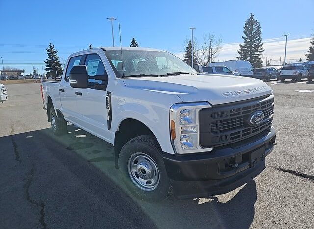 
								New 2025 Ford Super Duty F-250 SRW XL SUPERCREW 4WD W/FX4 PKG, TRAILER BRAKE CONTROLLER, AND TAILGATE STEP full									