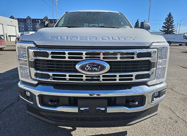 
								New 2025 Ford Super Duty F-250 SRW XLT CREW CAB 4WD W/RUNNING BOARDS, PWR SLIDING RR WINDOW, PWRSCOPE MIRRORS, AND TAILGATE STEP full									