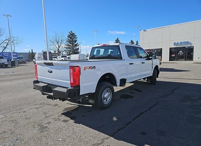 
								New 2025 Ford Super Duty F-250 SRW XL SUPERCREW 4WD W/FX4 PKG, TRAILER BRAKE CONTROLLER, AND TAILGATE STEP full									