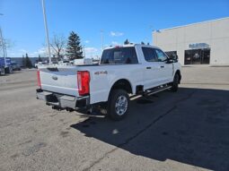 New 2025 Ford Super Duty F-250 SRW XLT CREW CAB 4WD W/RUNNING BOARDS, PWR SLIDING RR WINDOW, PWRSCOPE MIRRORS, AND TAILGATE STEP