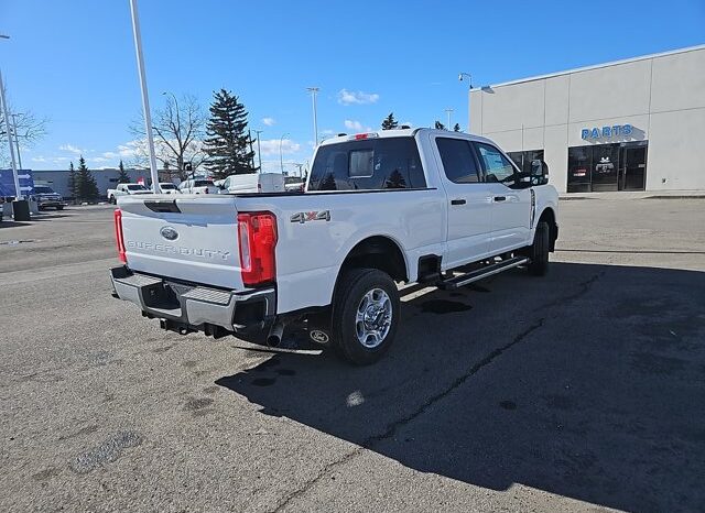 
								New 2025 Ford Super Duty F-250 SRW XLT CREW CAB 4WD W/RUNNING BOARDS, PWR SLIDING RR WINDOW, PWRSCOPE MIRRORS, AND TAILGATE STEP full									