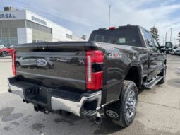 New 2025 Ford Super Duty F-350 SRW LARIAT 4WD CREW CAB W/MOONROOF, AND TAILGATE STEP