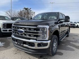 New 2025 Ford Super Duty F-350 SRW LARIAT 4WD CREW CAB W/MOONROOF, AND TAILGATE STEP