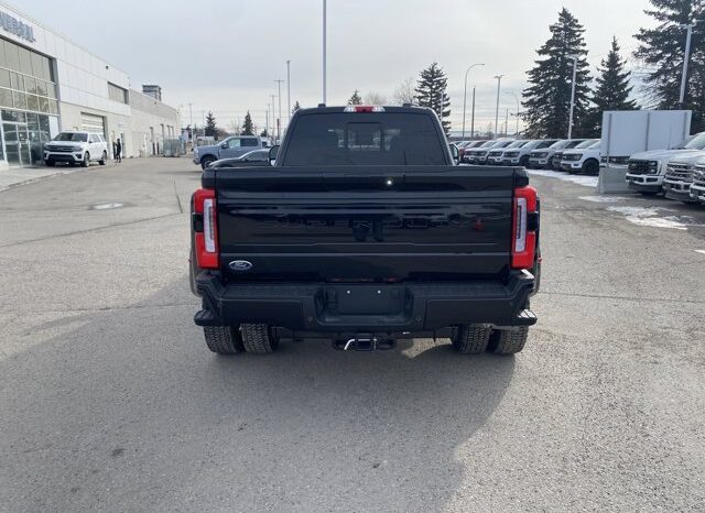 
								New 2025 Ford Super Duty F-450 DRW Platinum CREW 4WD W/FX4 PKG, MOONROOF, AND UPFITTER SWITCHES full									