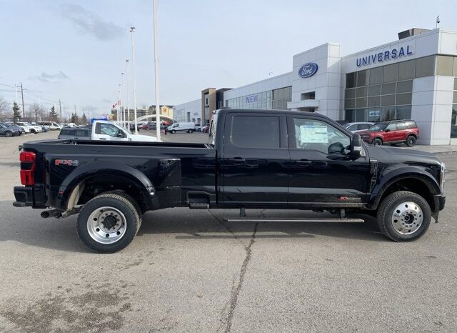 
								New 2025 Ford Super Duty F-450 DRW Platinum CREW 4WD W/FX4 PKG, MOONROOF, AND UPFITTER SWITCHES full									