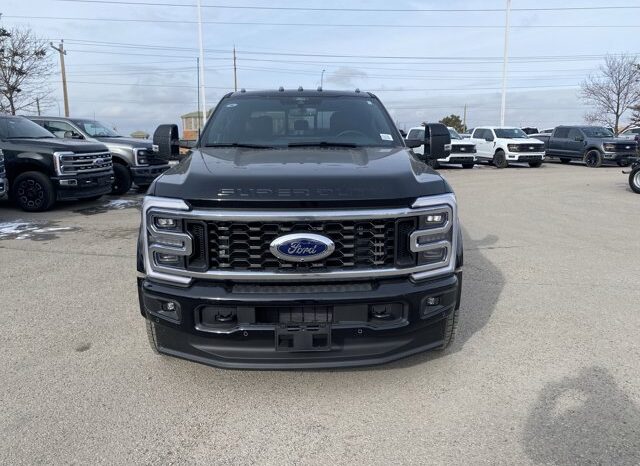 
								New 2025 Ford Super Duty F-450 DRW Platinum CREW 4WD W/FX4 PKG, MOONROOF, AND UPFITTER SWITCHES full									