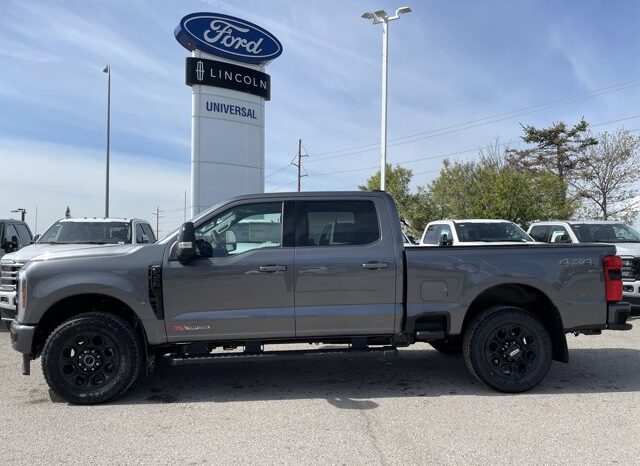 
								New 2025 Ford Super Duty F-350 SRW LARIAT CREW 4WD W/BLACK APPEARANCE PKG, 5TH WHEEL PREP KIT, MOONROOF, AND ULTIMATE PKG full									