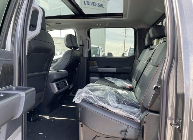 
								New 2025 Ford Super Duty F-350 SRW LARIAT CREW 4WD W/BLACK APPEARANCE PKG, 5TH WHEEL PREP KIT, MOONROOF, AND ULTIMATE PKG full									