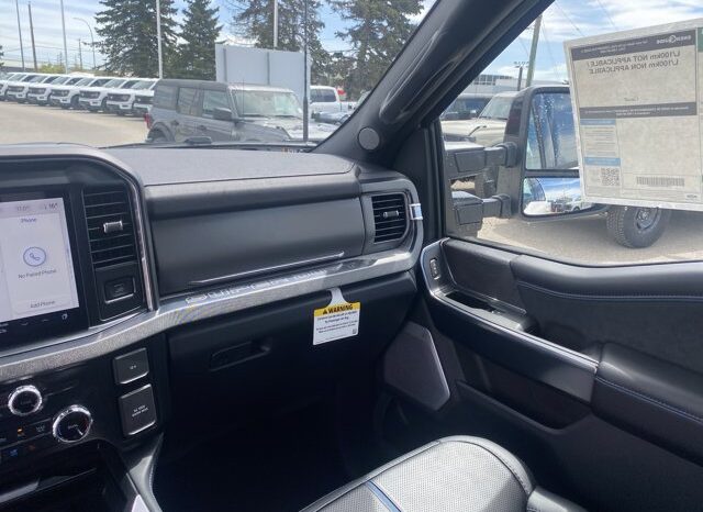 
								New 2025 Ford Super Duty F-350 SRW Platinum CREW 4WD W/TREMOR PKG, 5TH WHEEL PREP PKG, F&R WHEEL WELL LINERS, MOONROOF, AND SPRAY LINER full									