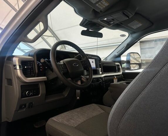 
								New 2025 Ford Super Duty F-350 SRW XLT CREW CAB 4WD W/RUNNING BOARDS, REMOTE START, 360 CAMERA, ONBOARD SCALES 0 CAMERA, & SMART HITCH full									
