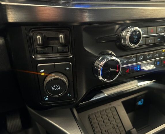 
								New 2025 Ford Super Duty F-350 SRW LARIAT CREW 4WD W/BLACK APPEARANCE PKG, FX4 PKG, 5TH WHL PREP PKG, MOONROOF, AND ULTIMATE PKG full									
