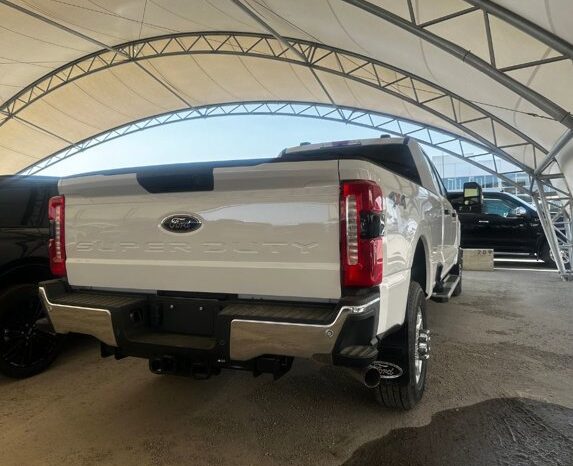 
								New 2025 Ford Super Duty F-350 SRW XLT CREW CAB 4WD W/RUNNING BOARDS, REMOTE START, 360 CAMERA, ONBOARD SCALES 0 CAMERA, & SMART HITCH full									