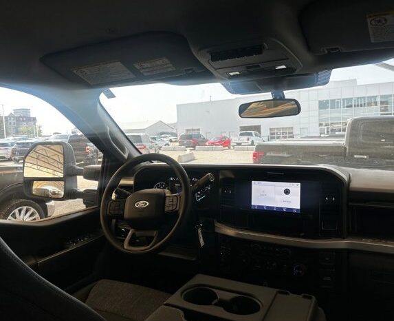 
								New 2025 Ford Super Duty F-350 SRW XLT CREW CAB 4WD W/RUNNING BOARDS, REMOTE START, 360 CAMERA, ONBOARD SCALES 0 CAMERA, & SMART HITCH full									