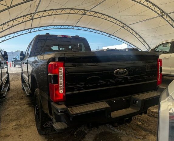 
								New 2025 Ford Super Duty F-350 SRW LARIAT CREW 4WD W/BLACK APPEARANCE PKG, FX4 PKG, 5TH WHL PREP PKG, MOONROOF, AND ULTIMATE PKG full									