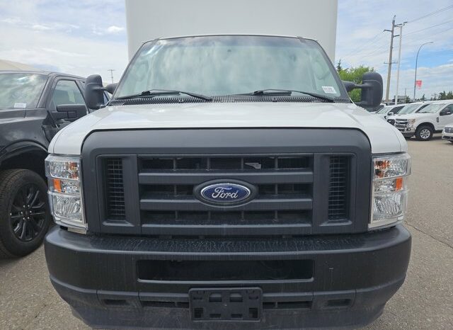 
								Used 2024 Ford E-Series Cutaway BASE full									