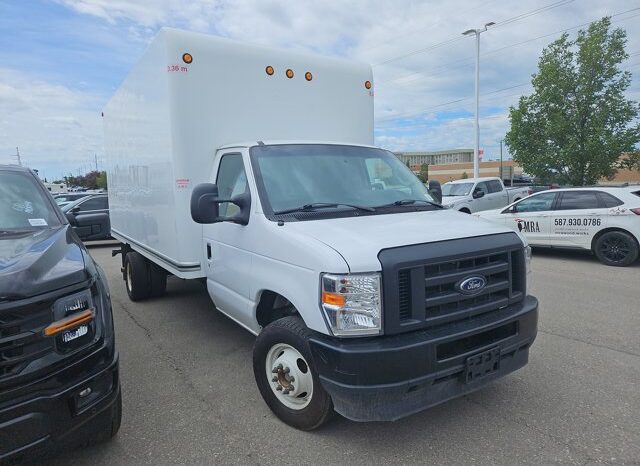 
								Used 2024 Ford E-Series Cutaway BASE full									