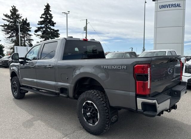 
								New 2025 Ford Super Duty F-250 SRW LARIAT full									