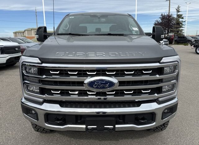 
								New 2025 Ford Super Duty F-250 SRW LARIAT full									
