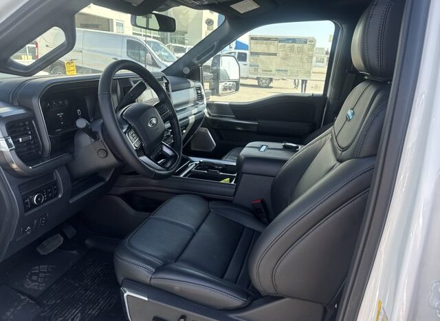 
								New 2026 Ford Super Duty F-350 SRW PLATINUM 4WD full									