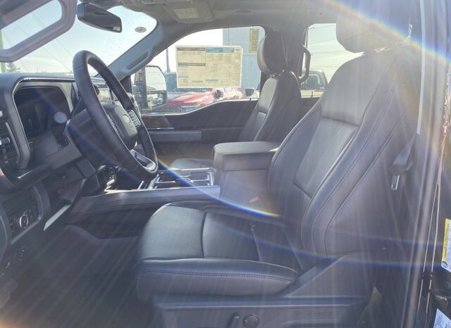 
								New 2026 Ford Super Duty F-350 SRW LARIAT 4WD full									