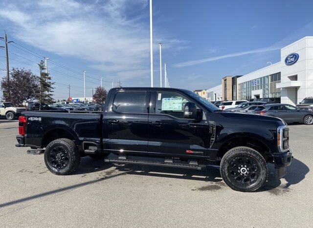 
								New 2026 Ford Super Duty F-350 SRW LARIAT 4WD full									