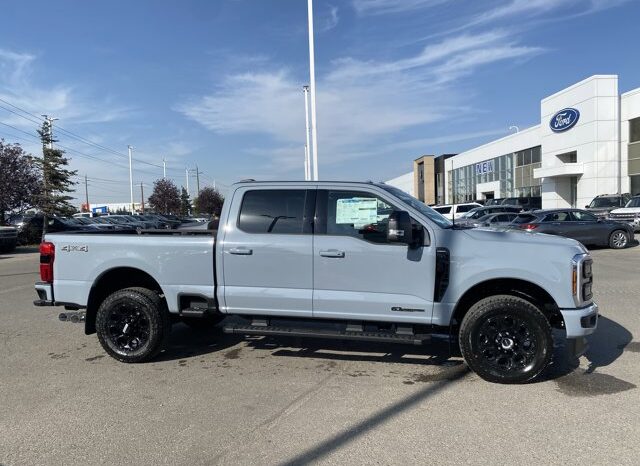 
								New 2026 Ford Super Duty F-350 SRW LARIAT 4WD full									