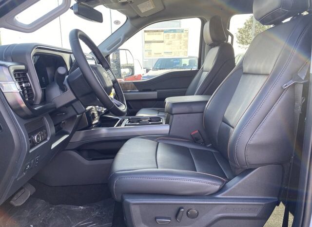 
								New 2026 Ford Super Duty F-350 SRW LARIAT 4WD full									