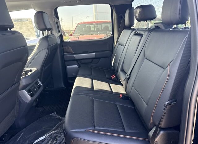 
								New 2026 Ford Super Duty F-350 SRW LARIAT 4WD full									