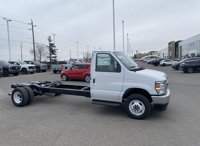 
								New 2026 Ford E-Series Cutaway E-450 BASE CUTAWAY full									