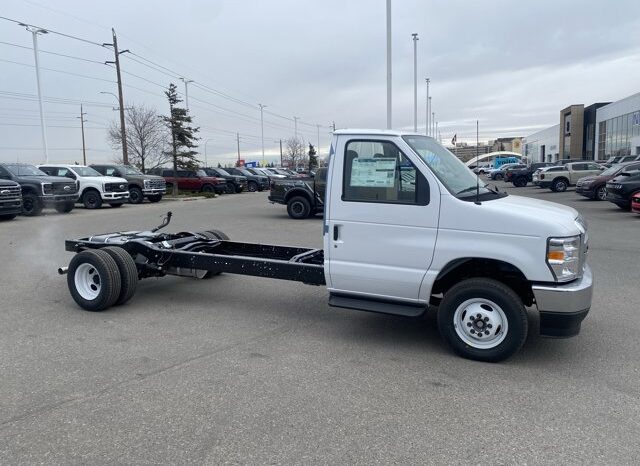 
								New 2026 Ford E-Series Cutaway Ford E-Series Cutaway E-450 BASE CUTAWAY full									