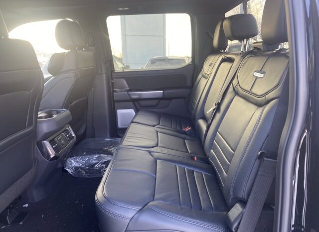 
								New 2026 Ford Super Duty F-350 SRW Platinum 4WD full									