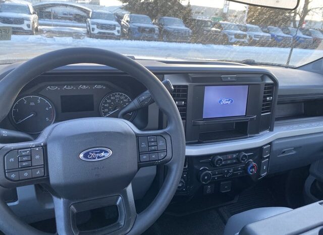 
								New 2026 Ford Super Duty F-550 DRW XL full									