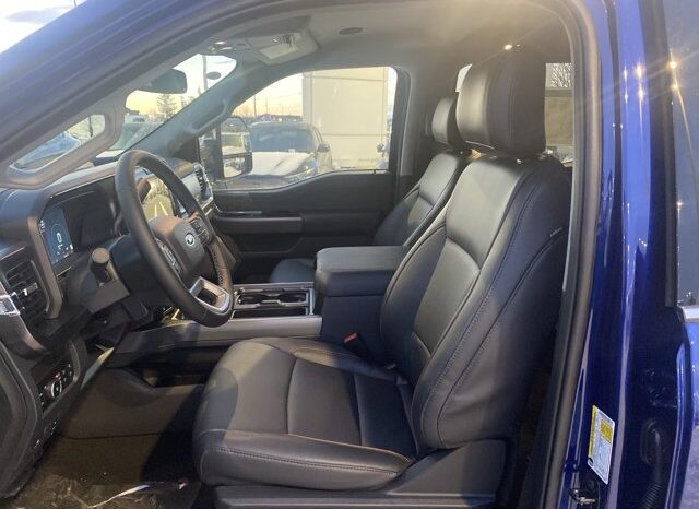 
								New 2026 Ford Super Duty F-350 SRW LARIAT 4WD full									