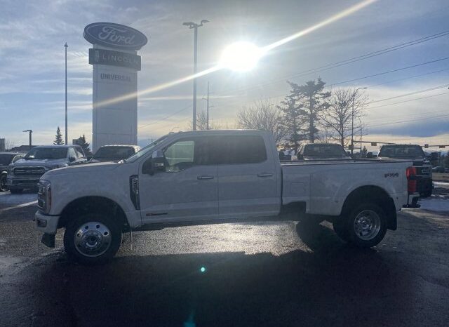 
								New 2026 Ford Super Duty F-450 DRW Platinum 4WD full									