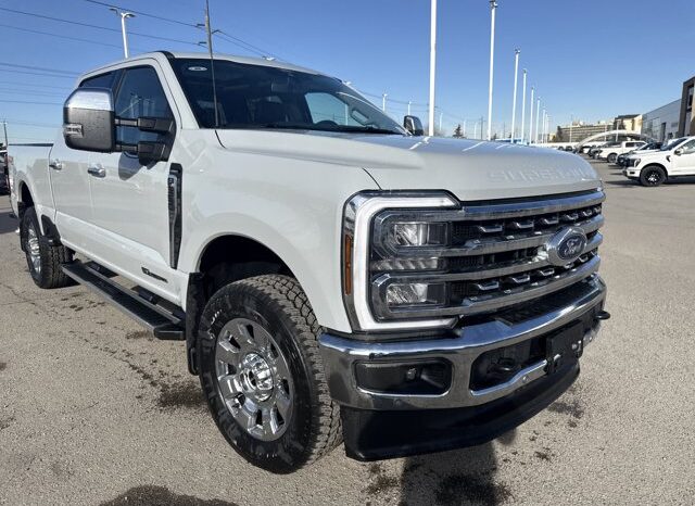 
								New 2026 Ford Super Duty F-350 SRW LARIAT 4WD full									