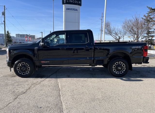 
								New 2026 Ford Super Duty F-350 SRW Platinum 4WD full									