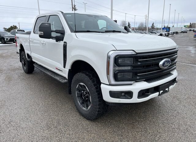 
								New 2026 Ford Super Duty F-350 SRW Platinum 4WD full									