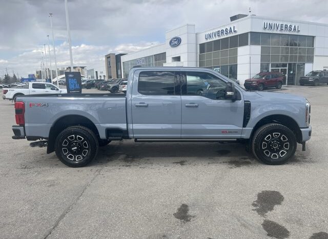 
								New 2026 Ford Super Duty F-350 SRW Platinum full									