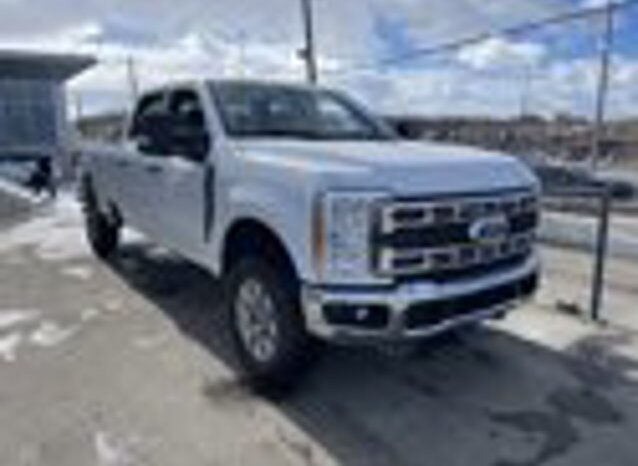 
								Used 2023 Ford Super Duty F-350 SRW XLT 4WD full									